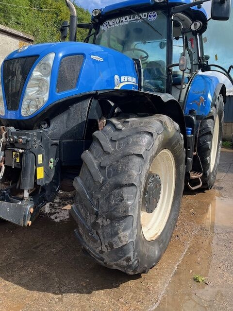 New Holland T7.220 - Farm tractor: picture 5 New Holland T7.220 - Farm tractor: picture 5