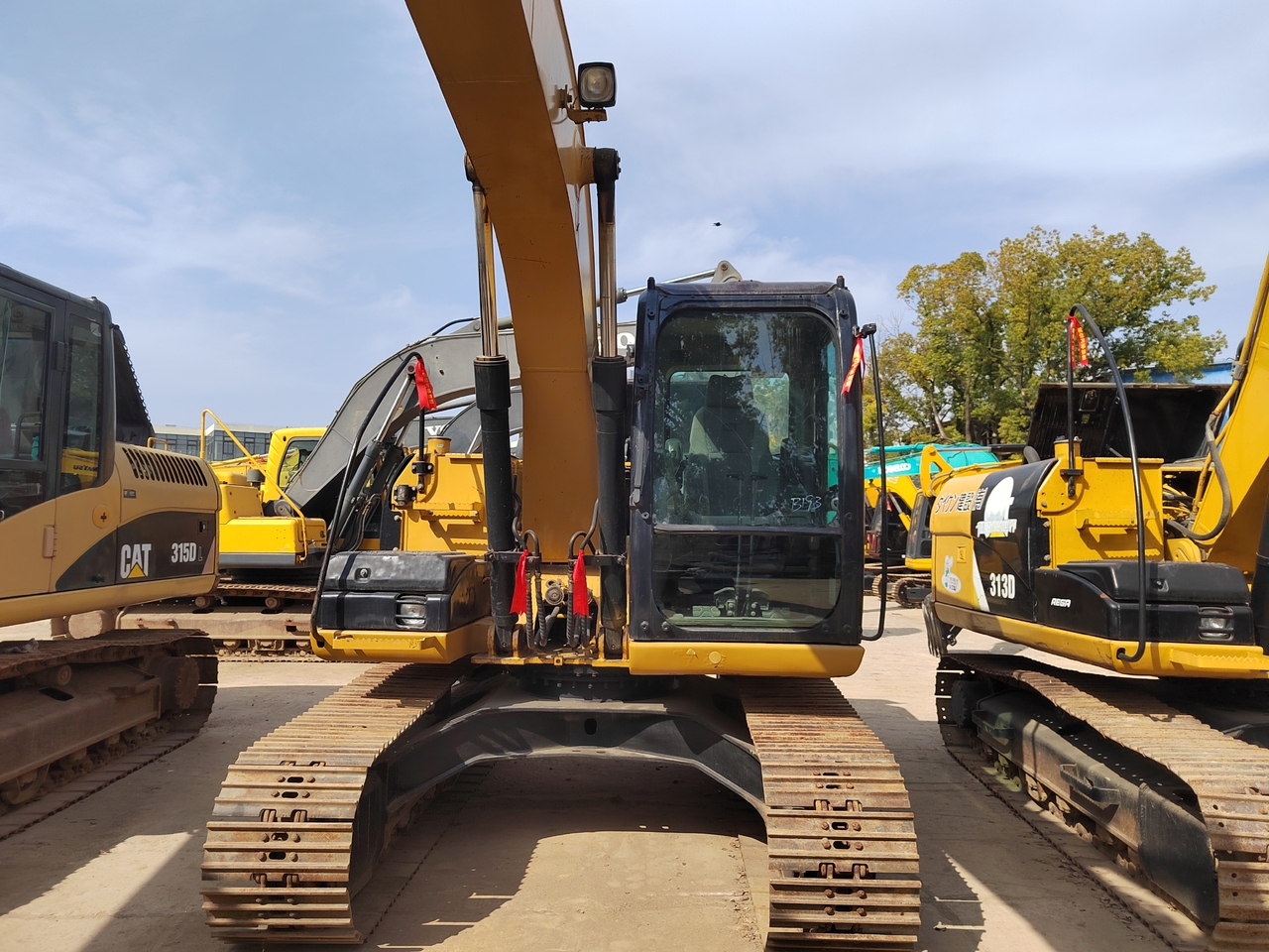 CATERPILLAR 318D - Crawler excavator: picture 2 CATERPILLAR 318D - Crawler excavator: picture 2