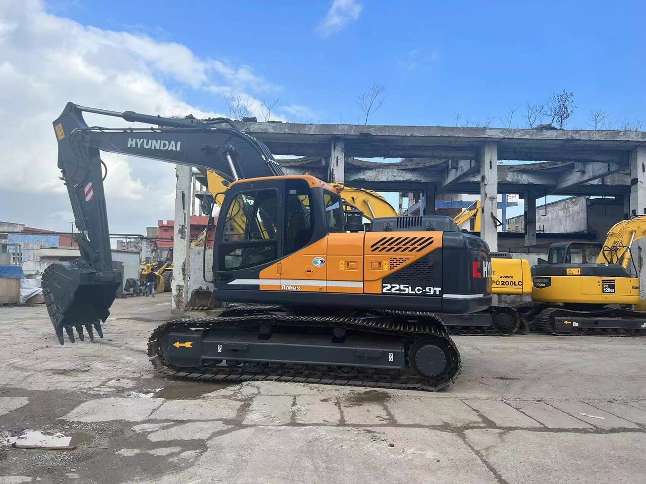 HYUNDAI 225LC-9T - Crawler excavator: picture 2 HYUNDAI 225LC-9T - Crawler excavator: picture 2