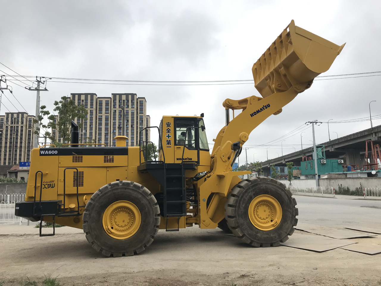 KOMATSU WA600-3 - Wheel loader: picture 1 KOMATSU WA600-3 - Wheel loader: picture 1