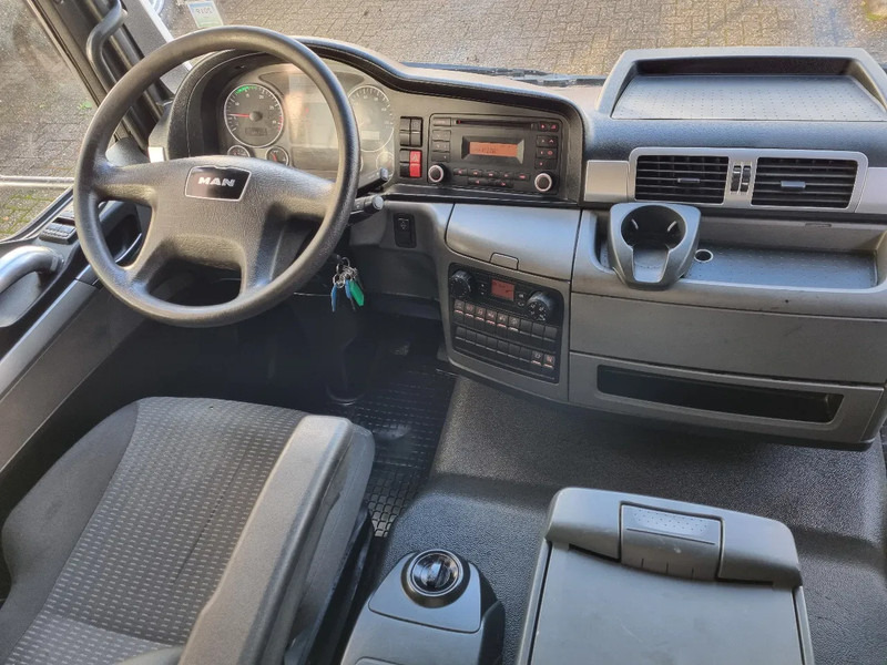 Interior photo 1: Refrigerator truck MAN TGL 12.250 EURO 6/ IJswagen/ Coldcar/ Eiswagen/ Tiefkuhl 5+5