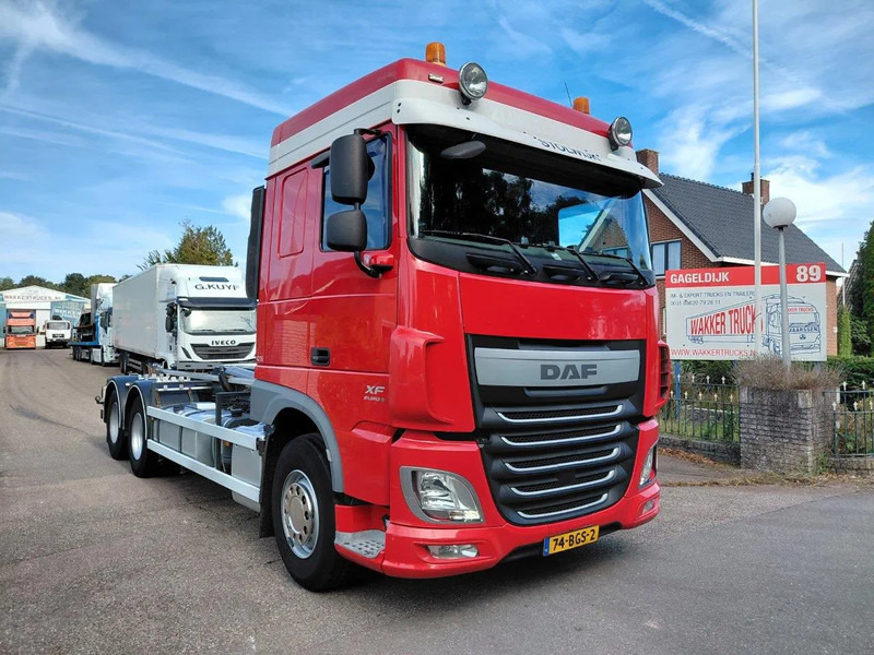 DAF XF 460 Manuel Gearbox 6x2 Container Truck - Hook lift truck: picture 2 DAF XF 460 Manuel Gearbox 6x2 Container Truck - Hook lift truck: picture 2