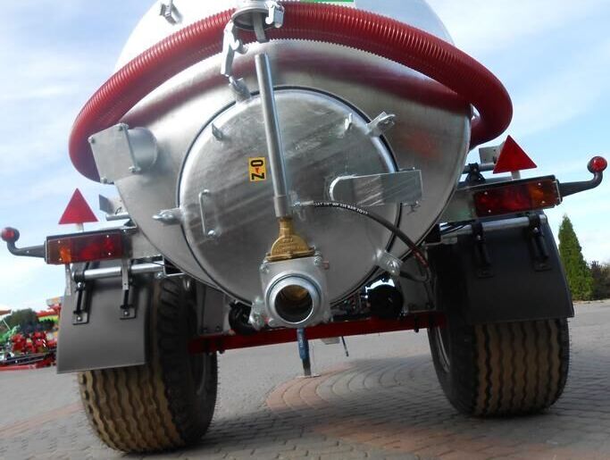 POMOT Single-axial tanker truck/ Beczkowóz wóz asenizacyjny 5000 l - Slurry tanker: picture 3 POMOT Single-axial tanker truck/ Beczkowóz wóz asenizacyjny 5000 l - Slurry tanker: picture 3