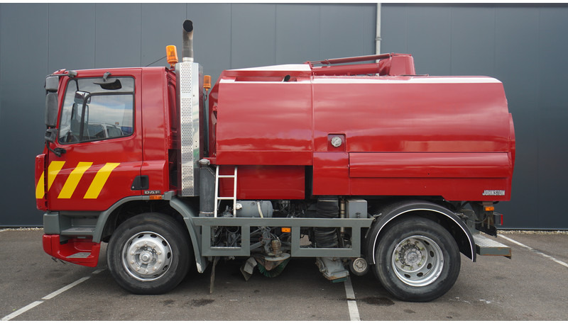 DAF 65.180 ATI STREET SWEPER RH DRIVE MANUAL GARBOX 96.000KM - Road sweeper: picture 1 DAF 65.180 ATI STREET SWEPER RH DRIVE MANUAL GARBOX 96.000KM - Road sweeper: picture 1