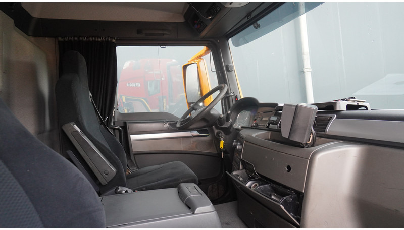 MAN TGS 35.440 8X4 2 SIDE TIPPER WITH HMF Z 1943 CRANE 415.000KM - Crane truck: picture 5 MAN TGS 35.440 8X4 2 SIDE TIPPER WITH HMF Z 1943 CRANE 415.000KM - Crane truck: picture 5