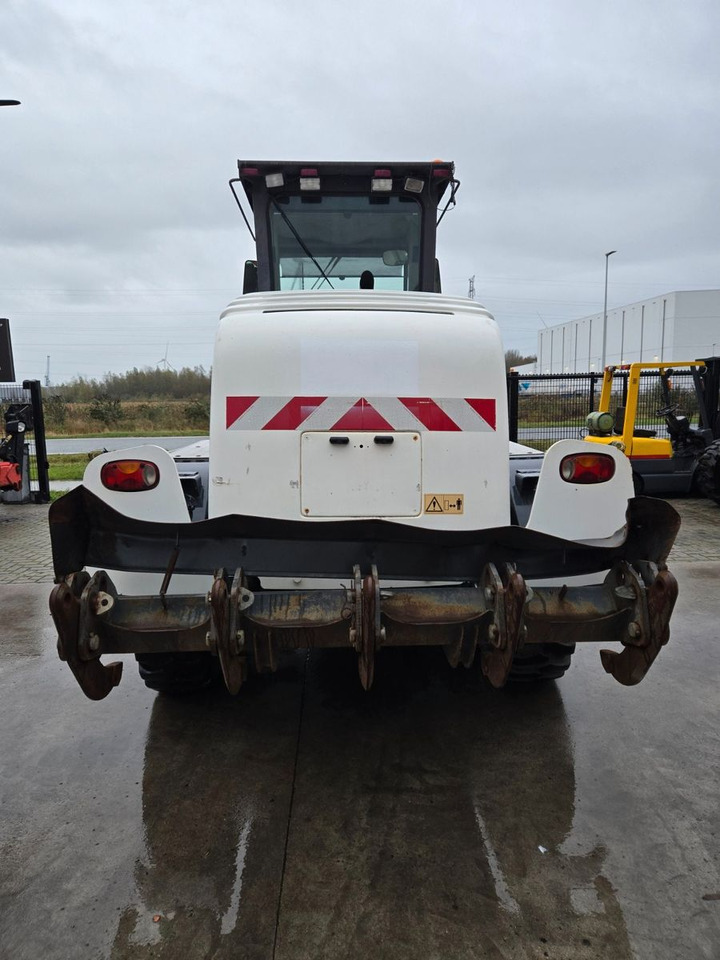 New Holland F106.6 - Grader: picture 5 New Holland F106.6 - Grader: picture 5