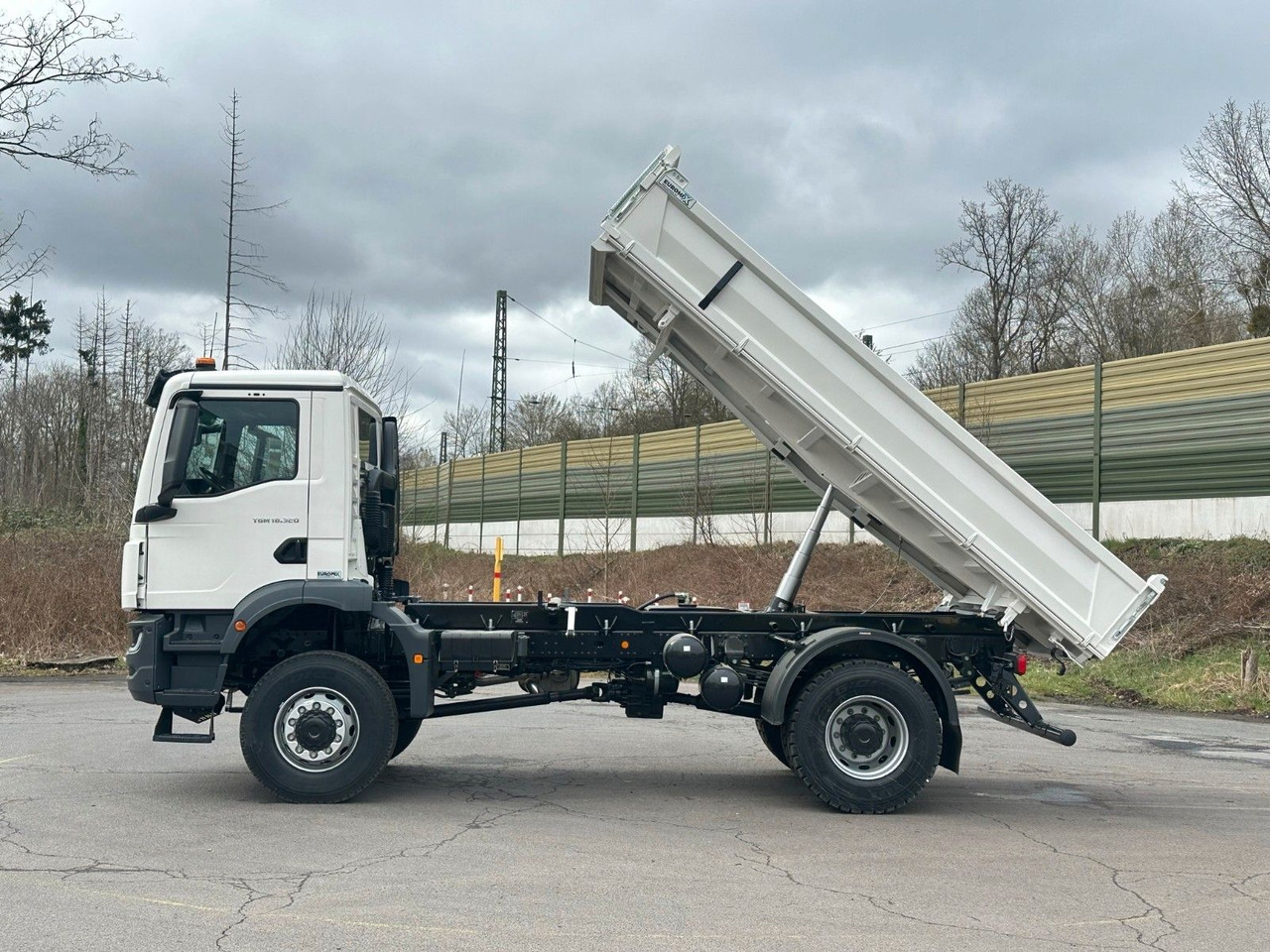 Lease a  MAN TGM 18.320  4X4  Euro 6e Euromix 3-Seiten-Kipper MAN TGM 18.320  4X4  Euro 6e Euromix 3-Seiten-Kipper: picture 12