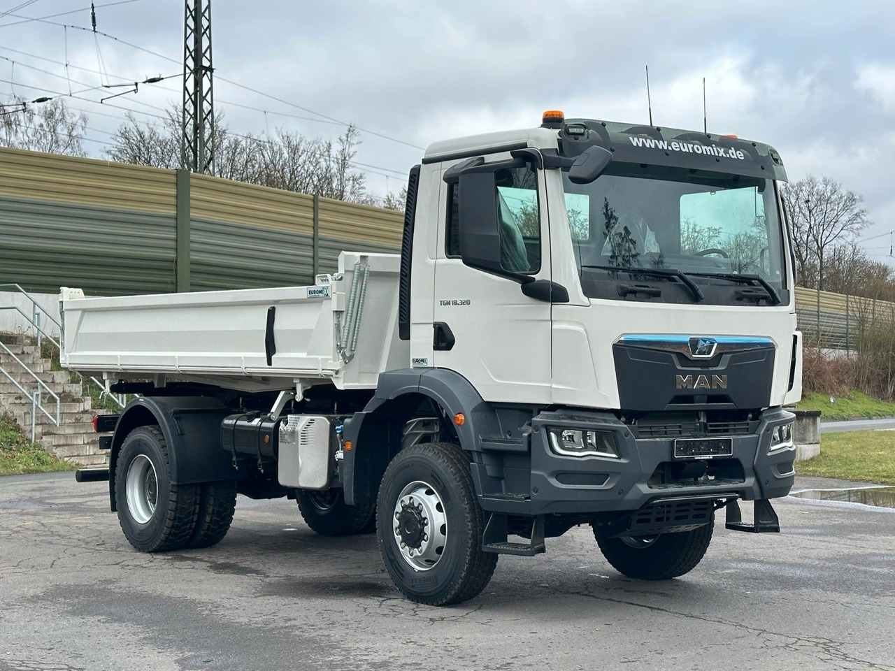 Lease a  MAN TGM 18.320  4X4  Euro 6e Euromix 3-Seiten-Kipper MAN TGM 18.320  4X4  Euro 6e Euromix 3-Seiten-Kipper: picture 9