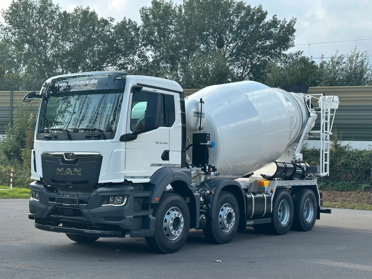 MAN TGS 32.440 8x4 / Euromix MTP EM 9 L - Concrete mixer truck: picture 3 MAN TGS 32.440 8x4 / Euromix MTP EM 9 L - Concrete mixer truck: picture 3