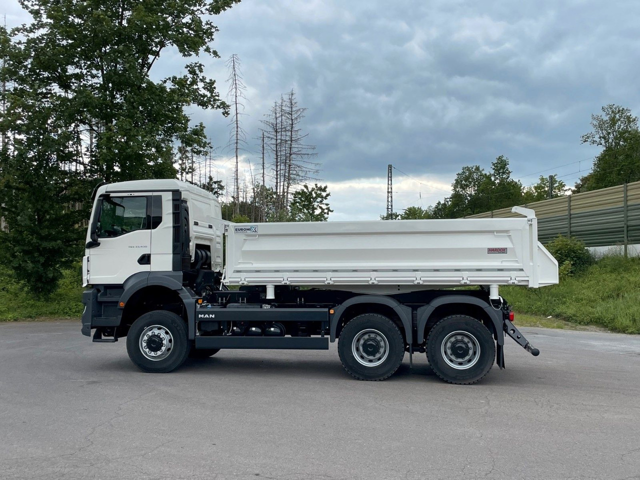 MAN TGS 33.440 6x6 /Euro6 3-Seiten-Kipper EuromixMTP MAN TGS 33.440 6x6 /Euro6 3-Seiten-Kipper EuromixMTP - Tipper: picture 4 MAN TGS 33.440 6x6 /Euro6 3-Seiten-Kipper EuromixMTP MAN TGS 33.440 6x6 /Euro6 3-Seiten-Kipper EuromixMTP - Tipper: picture 4