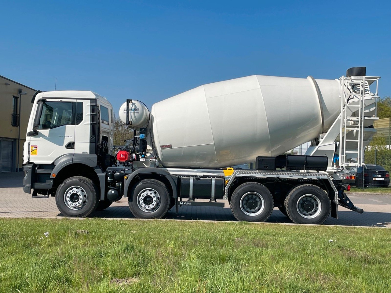 MAN TGS 35.520 8x4 /Euro6e EuromixMTP EM 10 L - Concrete mixer truck: picture 4 MAN TGS 35.520 8x4 /Euro6e EuromixMTP EM 10 L - Concrete mixer truck: picture 4