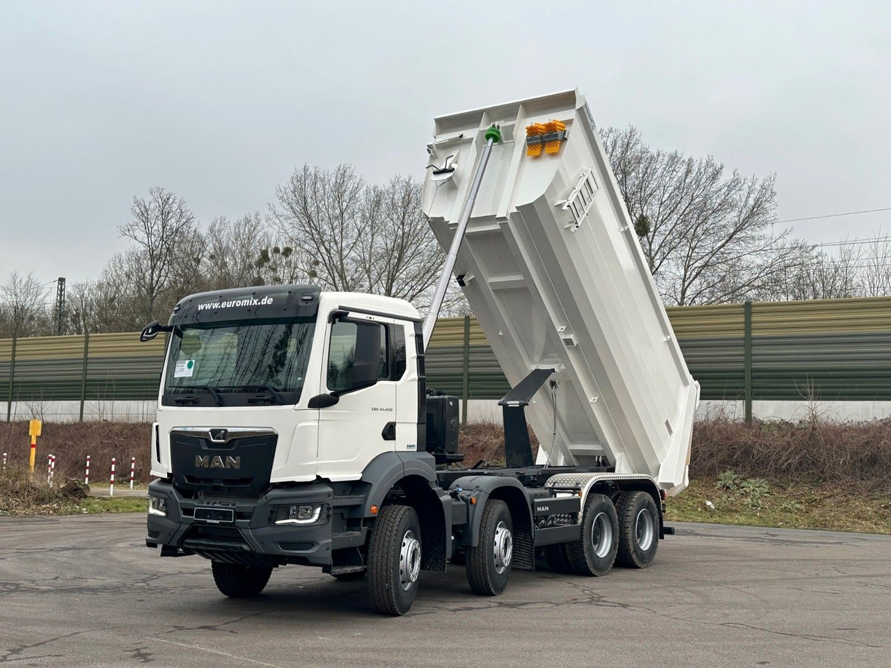 MAN TGS 41.400 8x4 / EUROMIX MTP 20m³/ EURO 5 MAN TGS 41.400 8x4 / EUROMIX MTP 20m³/ EURO 5 - Tipper: picture 4 MAN TGS 41.400 8x4 / EUROMIX MTP 20m³/ EURO 5 MAN TGS 41.400 8x4 / EUROMIX MTP 20m³/ EURO 5 - Tipper: picture 4