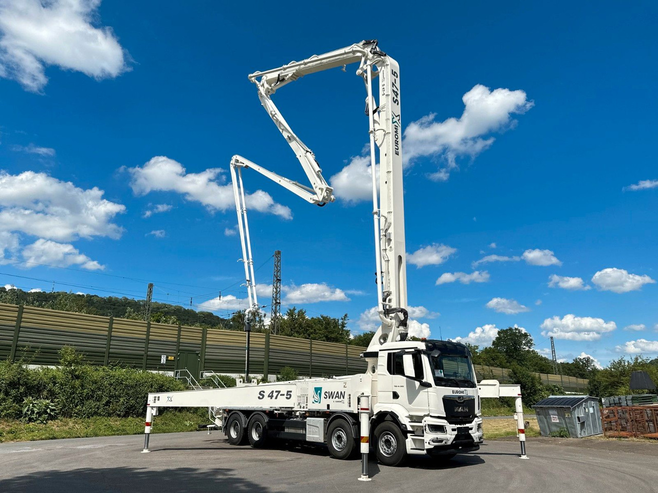 MAN TGS 41.520 8x4 SWAN TSP 47-5 160RZ ( 47m ) - Concrete pump truck: picture 1 MAN TGS 41.520 8x4 SWAN TSP 47-5 160RZ ( 47m ) - Concrete pump truck: picture 1
