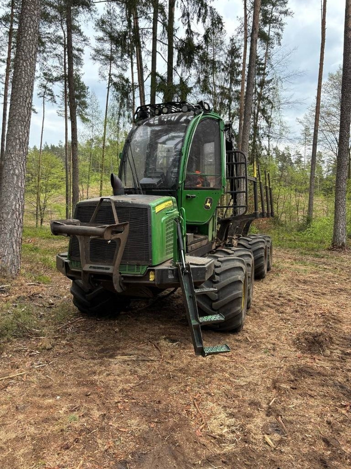 John Deere 810 E - Forwarder: picture 2 John Deere 810 E - Forwarder: picture 2