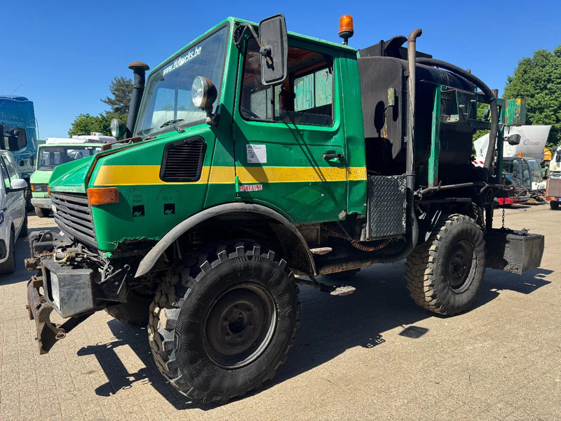 Unimog 424 **BITUMTANK-GOUDRONEUSE** - Truck: picture 1 Unimog 424 **BITUMTANK-GOUDRONEUSE** - Truck: picture 1
