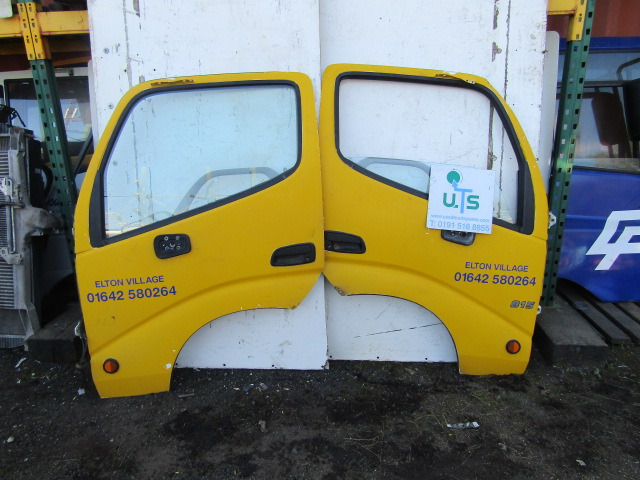 HINO 300 SERIES COMPLETE DOORS - Cab and interior for Truck: picture 1 HINO 300 SERIES COMPLETE DOORS - Cab and interior for Truck: picture 1
