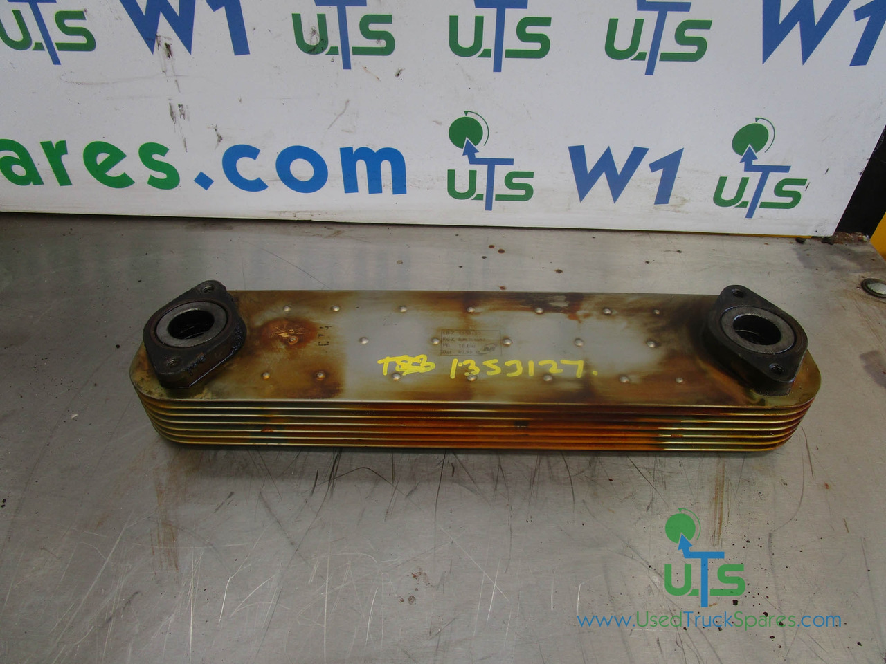 IVECO CURSOR 8 OIL COOLER P/NO 1353127 - Engine and parts for Truck: picture 1 IVECO CURSOR 8 OIL COOLER P/NO 1353127 - Engine and parts for Truck: picture 1