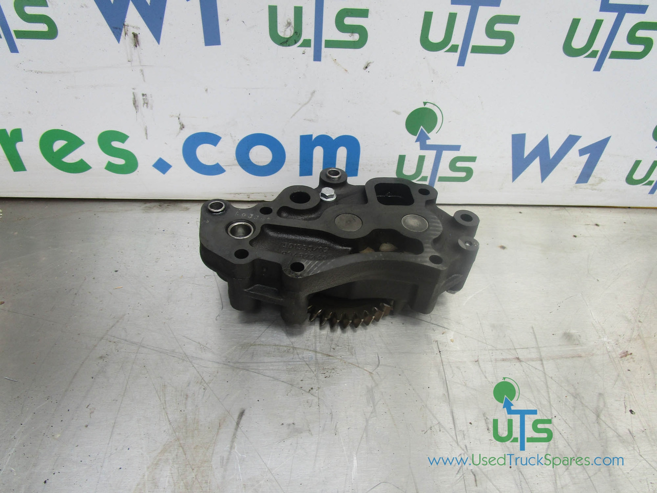 IVECO CURSOR OIL PUMP P/NO 501553/02 - Engine and parts for Truck: picture 1 IVECO CURSOR OIL PUMP P/NO 501553/02 - Engine and parts for Truck: picture 1