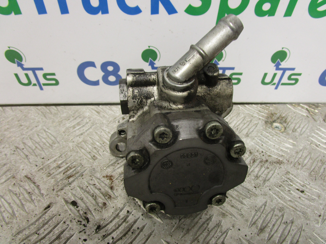 IVECO DAILY 3.0 POWER STEERING PUMP & DRIVE P/NO 7693955604 - Steering for Truck: picture 1 IVECO DAILY 3.0 POWER STEERING PUMP & DRIVE P/NO 7693955604 - Steering for Truck: picture 1