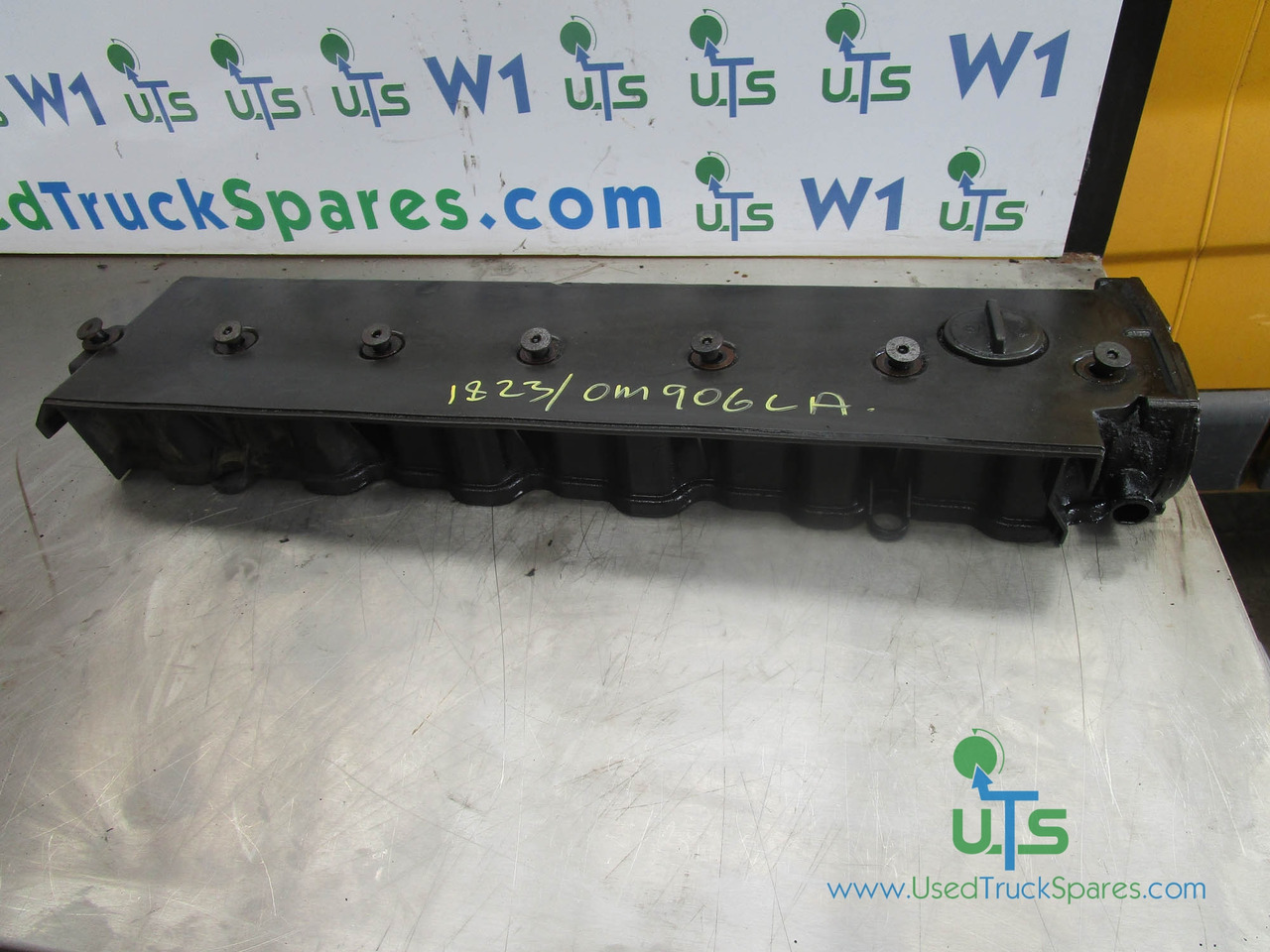 MERCEDES 1323/1823/2528 ENGINE ROCKER COVER - Engine and parts for Truck: picture 1 MERCEDES 1323/1823/2528 ENGINE ROCKER COVER - Engine and parts for Truck: picture 1