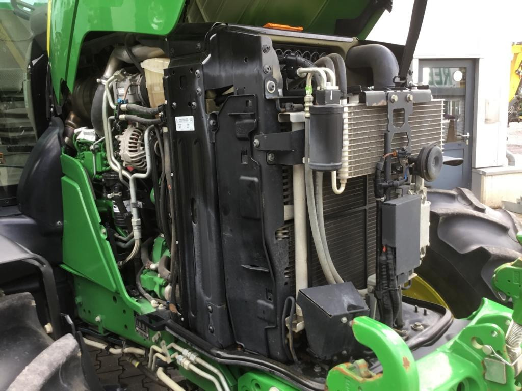 John Deere 6130R - Farm tractor: picture 3 John Deere 6130R - Farm tractor: picture 3