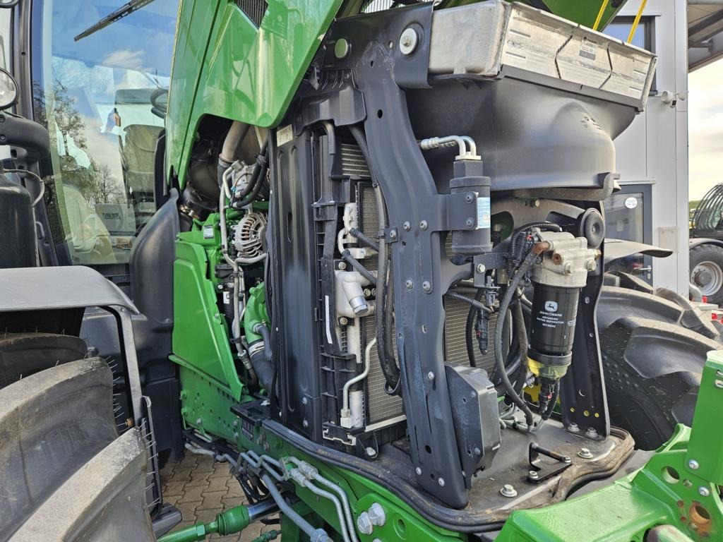 John Deere 6195R - Farm tractor: picture 3 John Deere 6195R - Farm tractor: picture 3