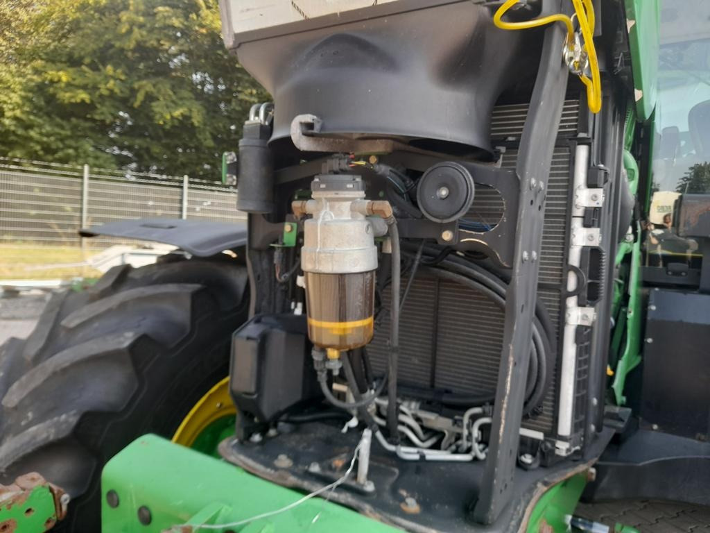 John Deere 6215R - Farm tractor: picture 5 John Deere 6215R - Farm tractor: picture 5