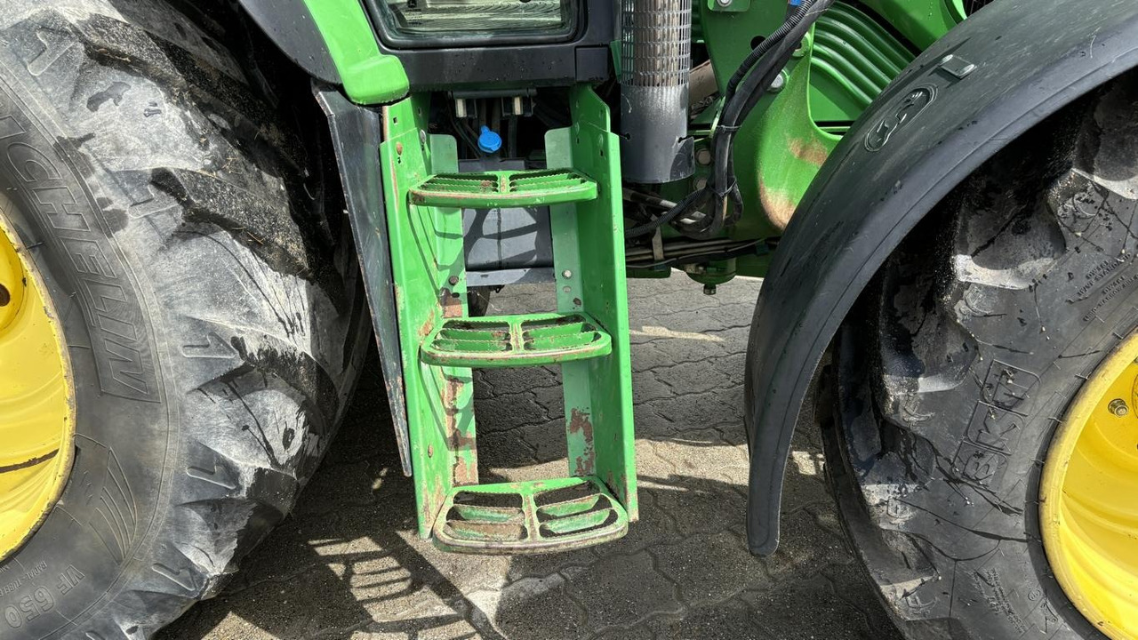 Farm tractor John Deere 6430: picture 41