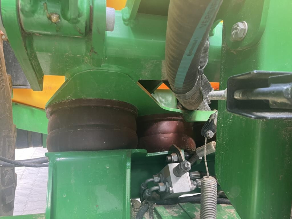 John Deere BASISMASCHINE R944I POWRSPRAY - Trailed sprayer: picture 4 John Deere BASISMASCHINE R944I POWRSPRAY - Trailed sprayer: picture 4
