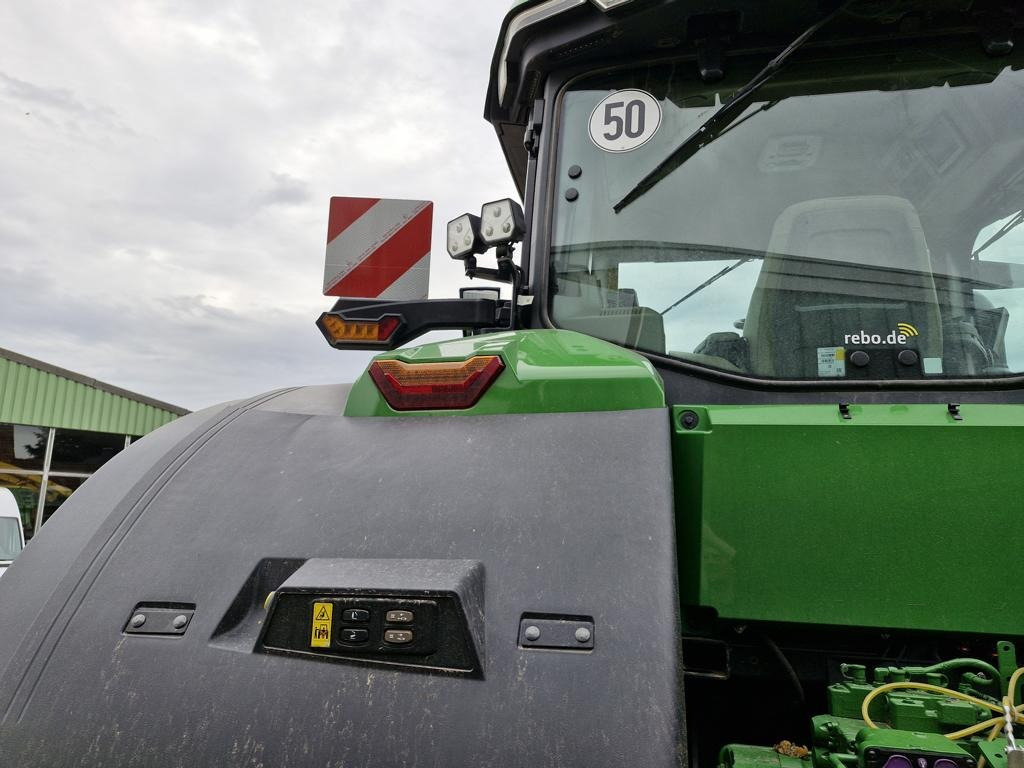 John Deere TRAKTOR 7R330 - Farm tractor: picture 2 John Deere TRAKTOR 7R330 - Farm tractor: picture 2