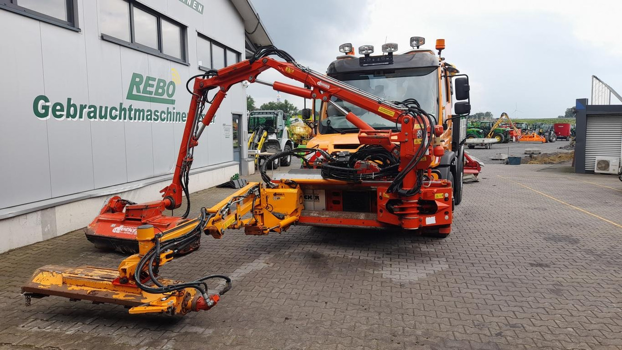 Mercedes-Benz UNIMOG U 527 - Municipal/ Special vehicle: picture 3 Mercedes-Benz UNIMOG U 527 - Municipal/ Special vehicle: picture 3