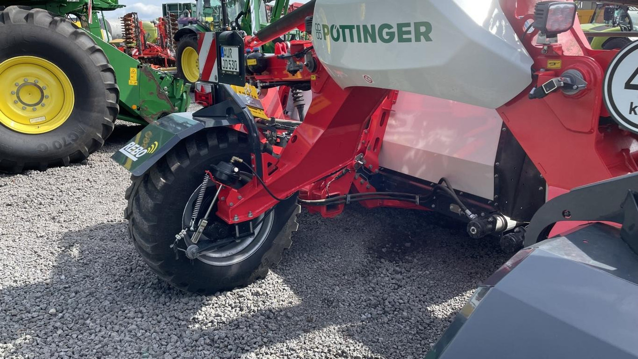 Pöttinger MERGENTO VT 9220 - Tedder/ Rake: picture 3 Pöttinger MERGENTO VT 9220 - Tedder/ Rake: picture 3