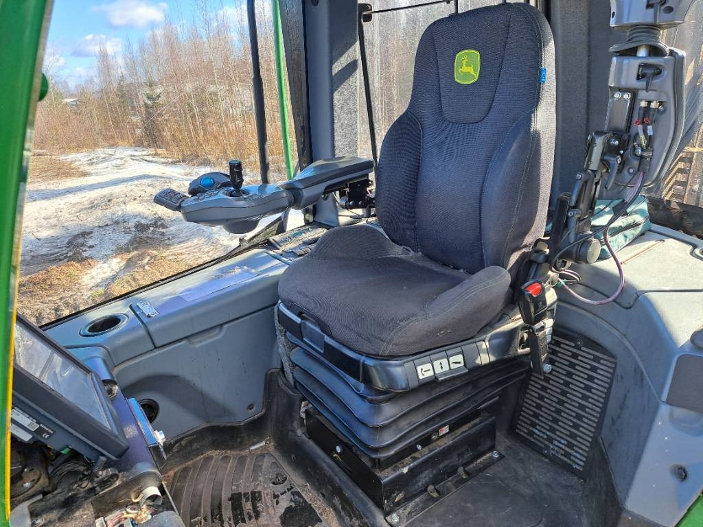 Forwarder John Deere 1010G: picture 11