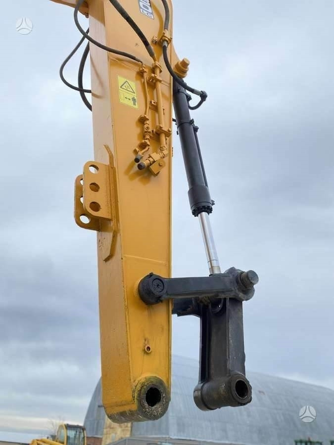 Lease a JCB JS 330 LC , ISUZU MANUAL PUMP  JCB JS 330 LC , ISUZU MANUAL PUMP: picture 9