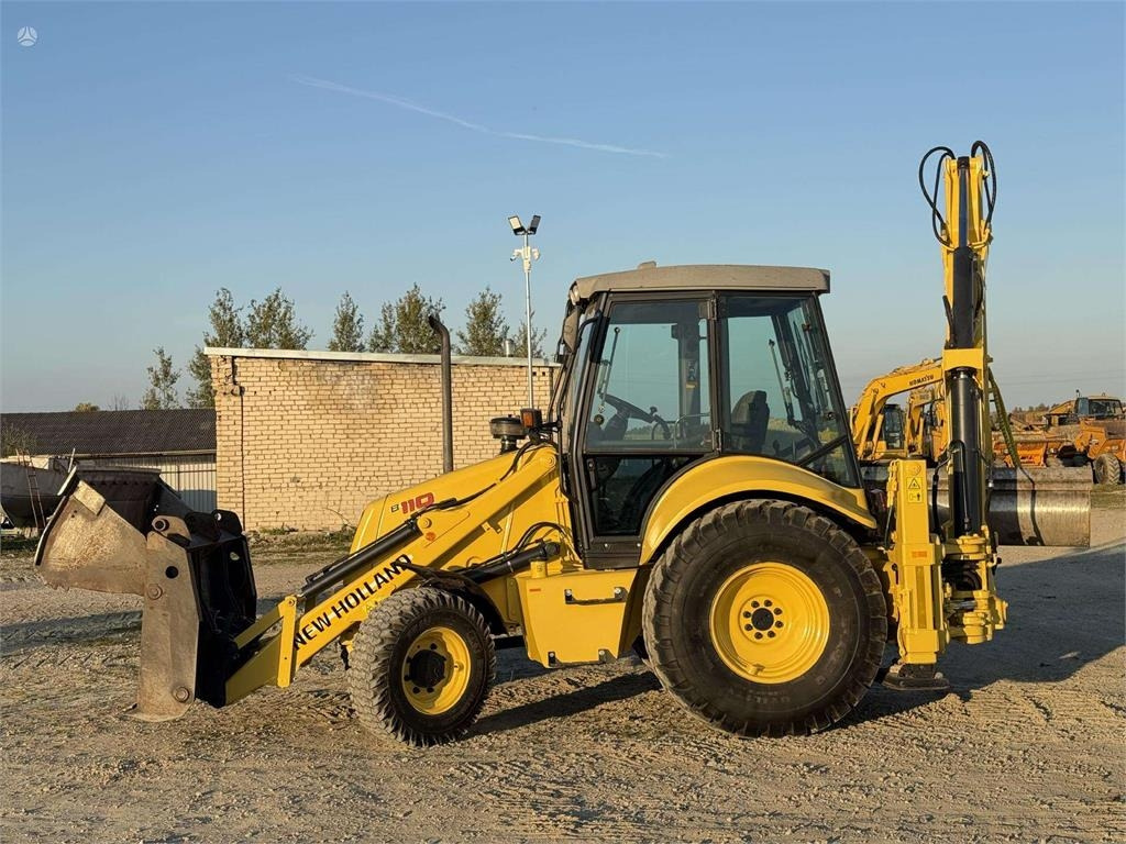 New Holland B 110-4PT , 2 quick couplers - Backhoe loader: picture 3 New Holland B 110-4PT , 2 quick couplers - Backhoe loader: picture 3