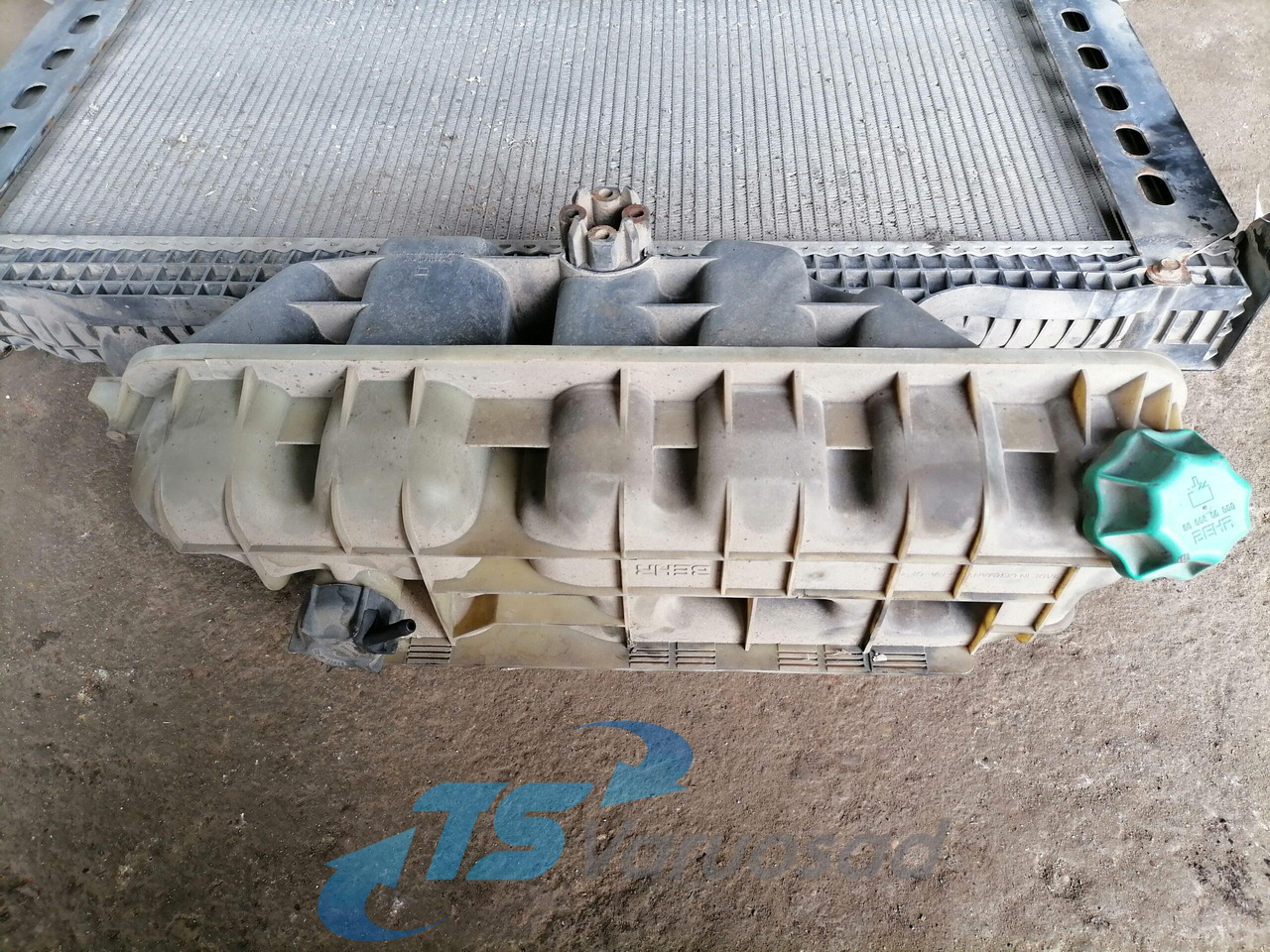 MAN Cooling radiator 81061016512 - Radiator for Truck: picture 5 MAN Cooling radiator 81061016512 - Radiator for Truck: picture 5