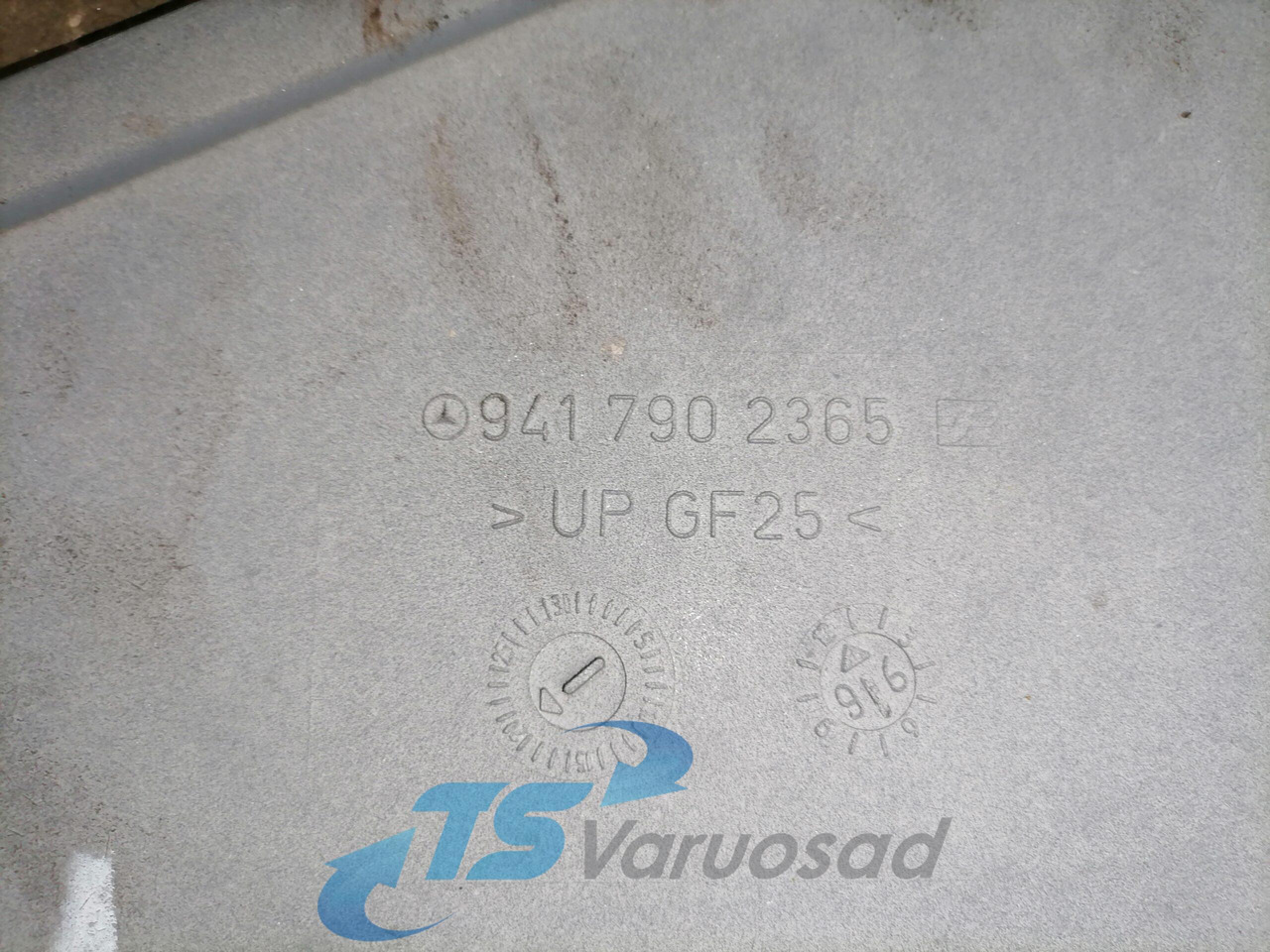 Mercedes-Benz Kabiini tuulesuunaja, ülemine vasak A9417902365 - Aerodynamics/ Spoiler for Truck: picture 3 Mercedes-Benz Kabiini tuulesuunaja, ülemine vasak A9417902365 - Aerodynamics/ Spoiler for Truck: picture 3