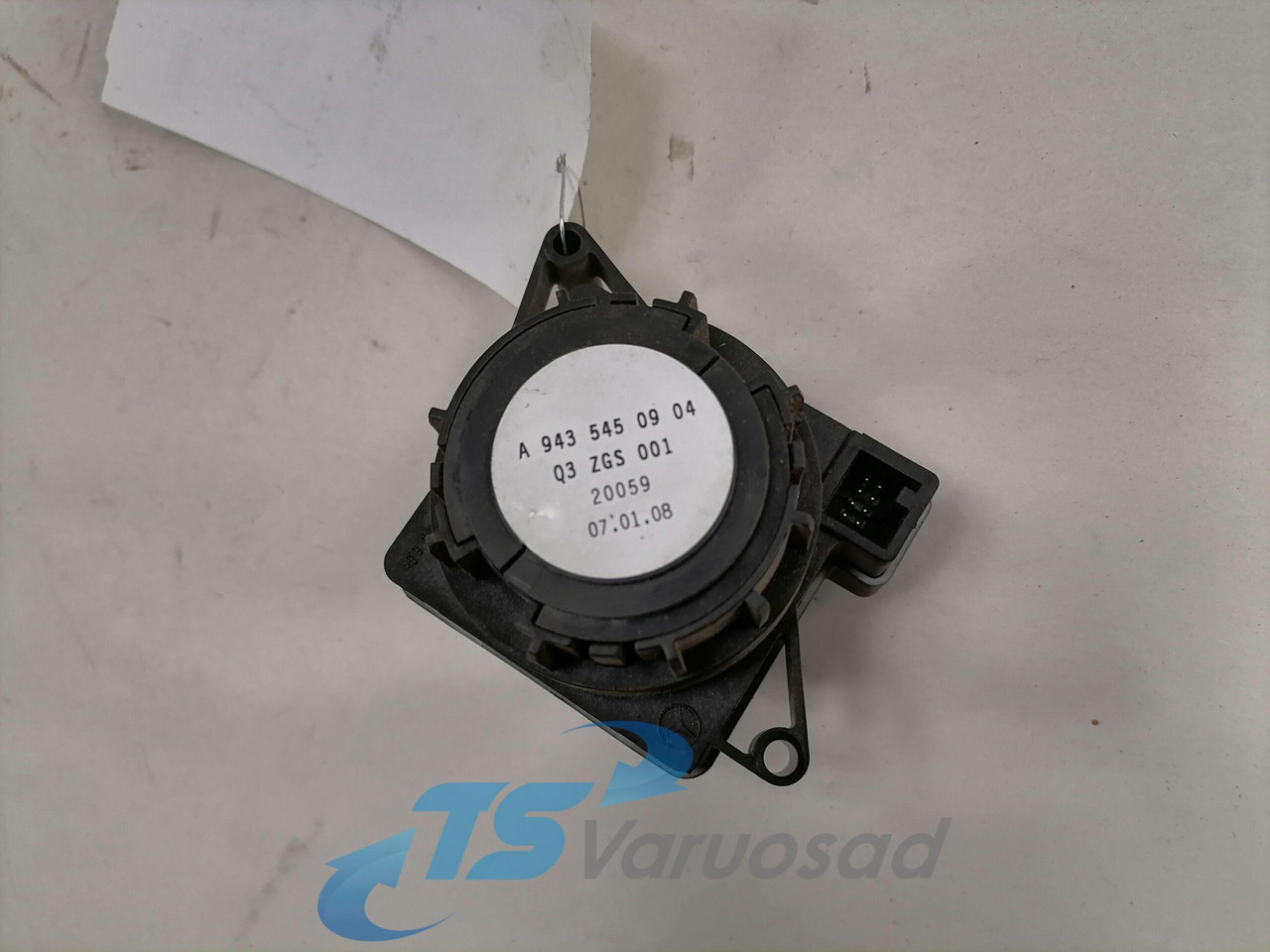 Mercedes-Benz Lüliti, esituled A9435450904 - Cab for Truck: picture 2 Mercedes-Benz Lüliti, esituled A9435450904 - Cab for Truck: picture 2