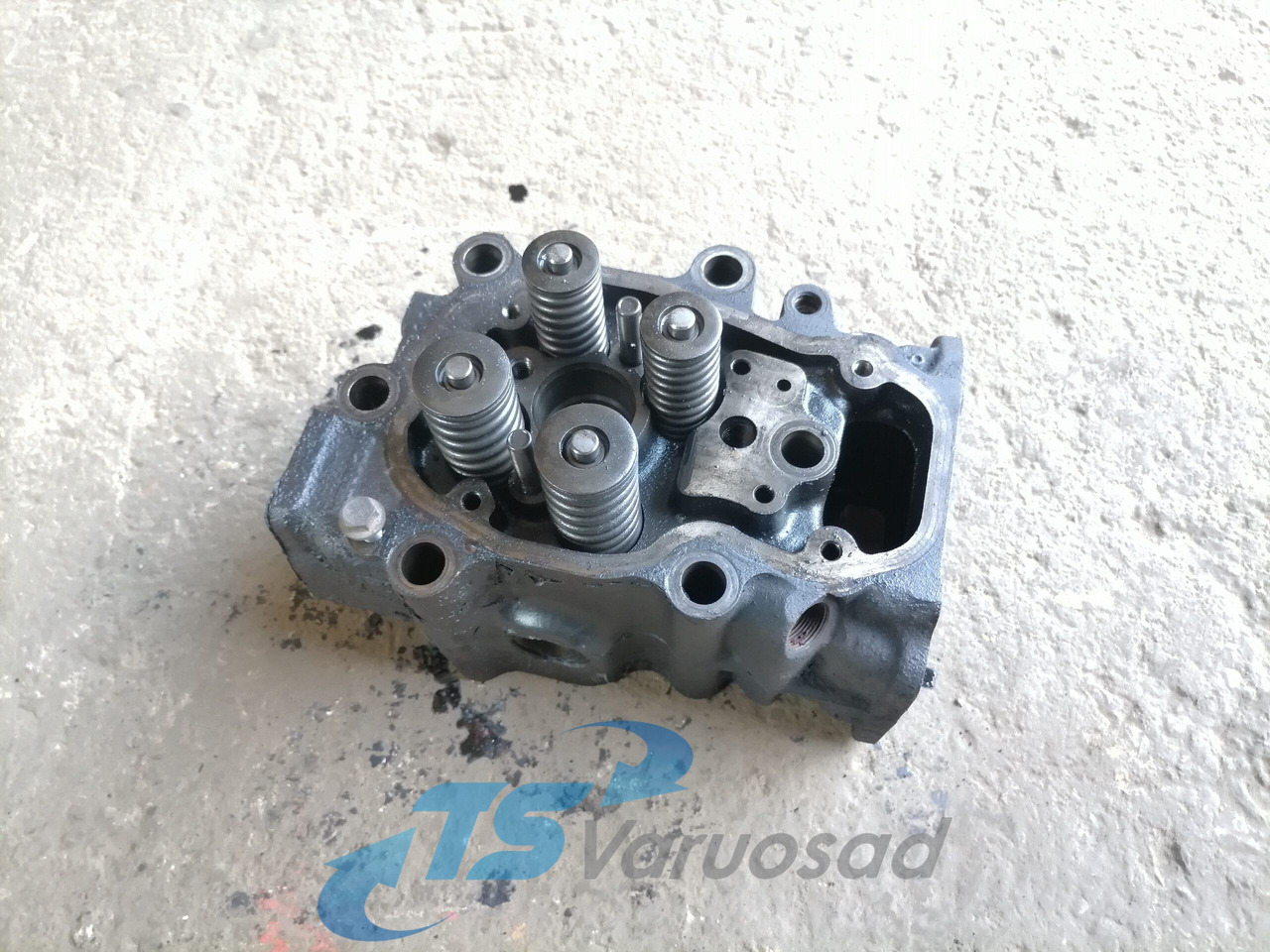 Scania Cylinder head, XPI 1874583 - Cylinder head for Truck: picture 1 Scania Cylinder head, XPI 1874583 - Cylinder head for Truck: picture 1