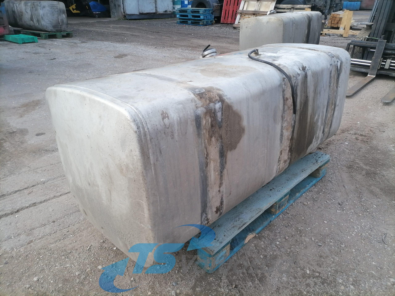 Scania Kütusepaak 700L 1517309 - Fuel tank for Truck: picture 3 Scania Kütusepaak 700L 1517309 - Fuel tank for Truck: picture 3