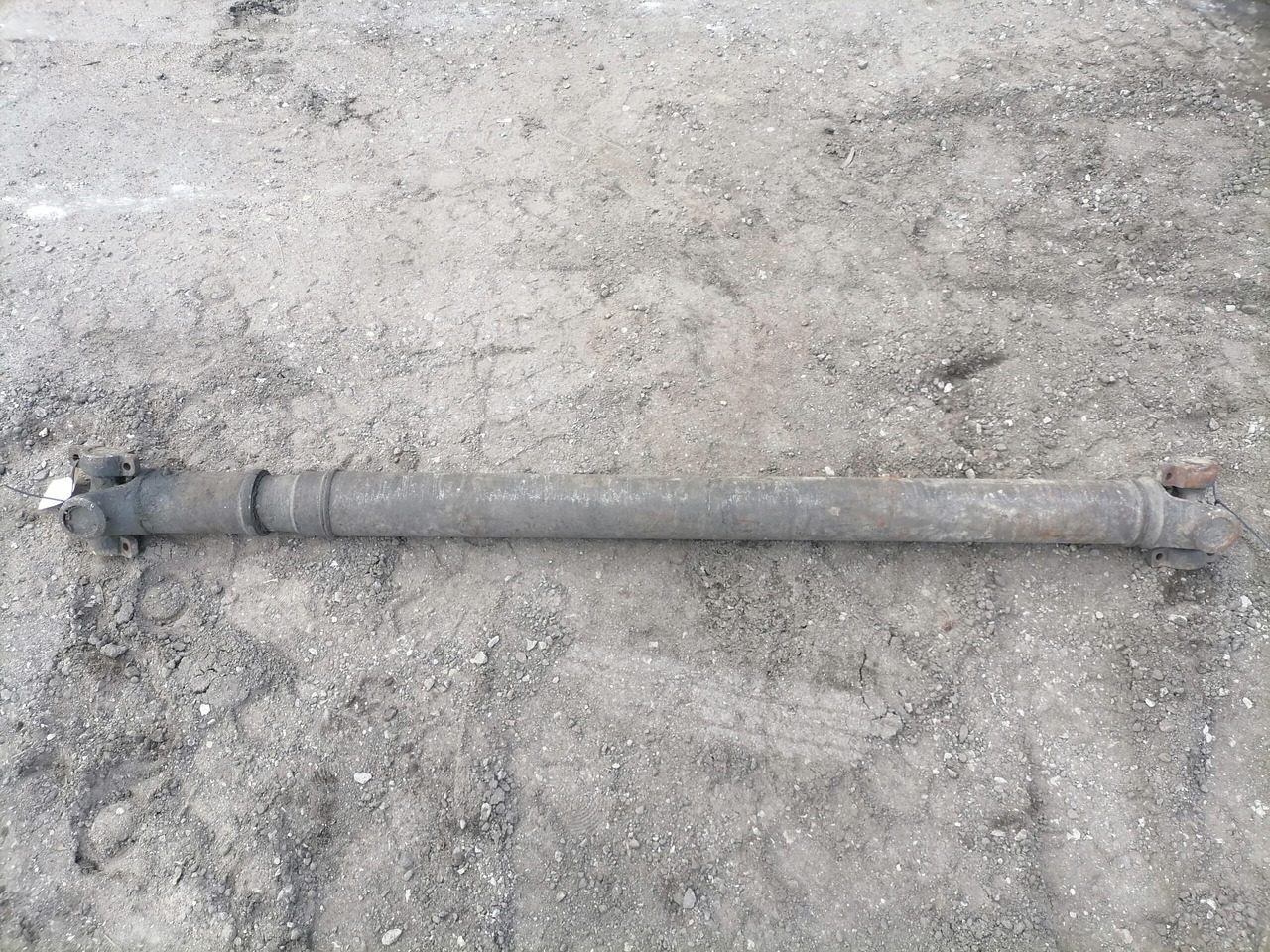 Scania Propeller shaft 1758600 - Propeller shaft for Truck: picture 2 Scania Propeller shaft 1758600 - Propeller shaft for Truck: picture 2