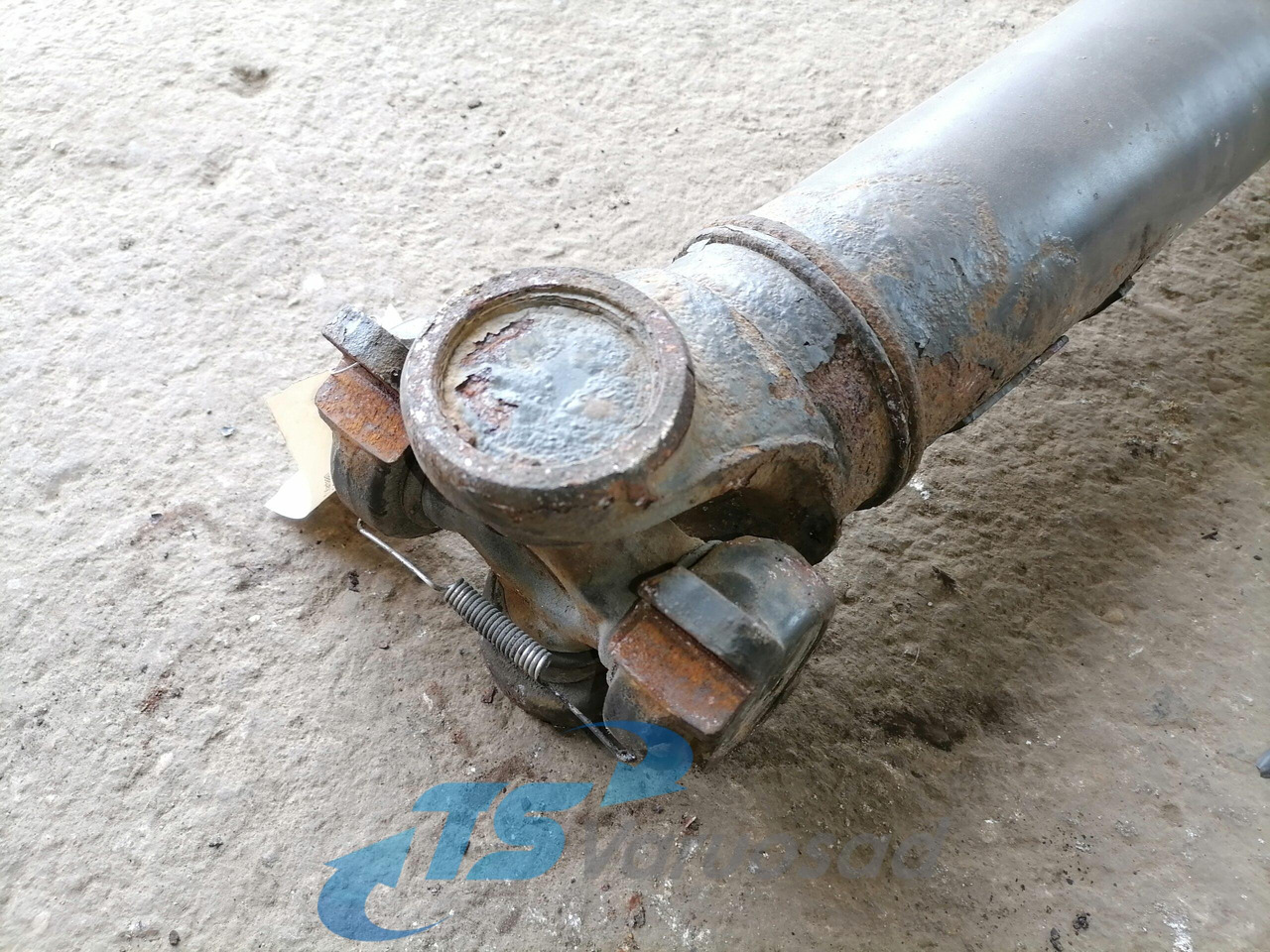 Scania Propeller shaft 1758615 - Propeller shaft for Truck: picture 2 Scania Propeller shaft 1758615 - Propeller shaft for Truck: picture 2