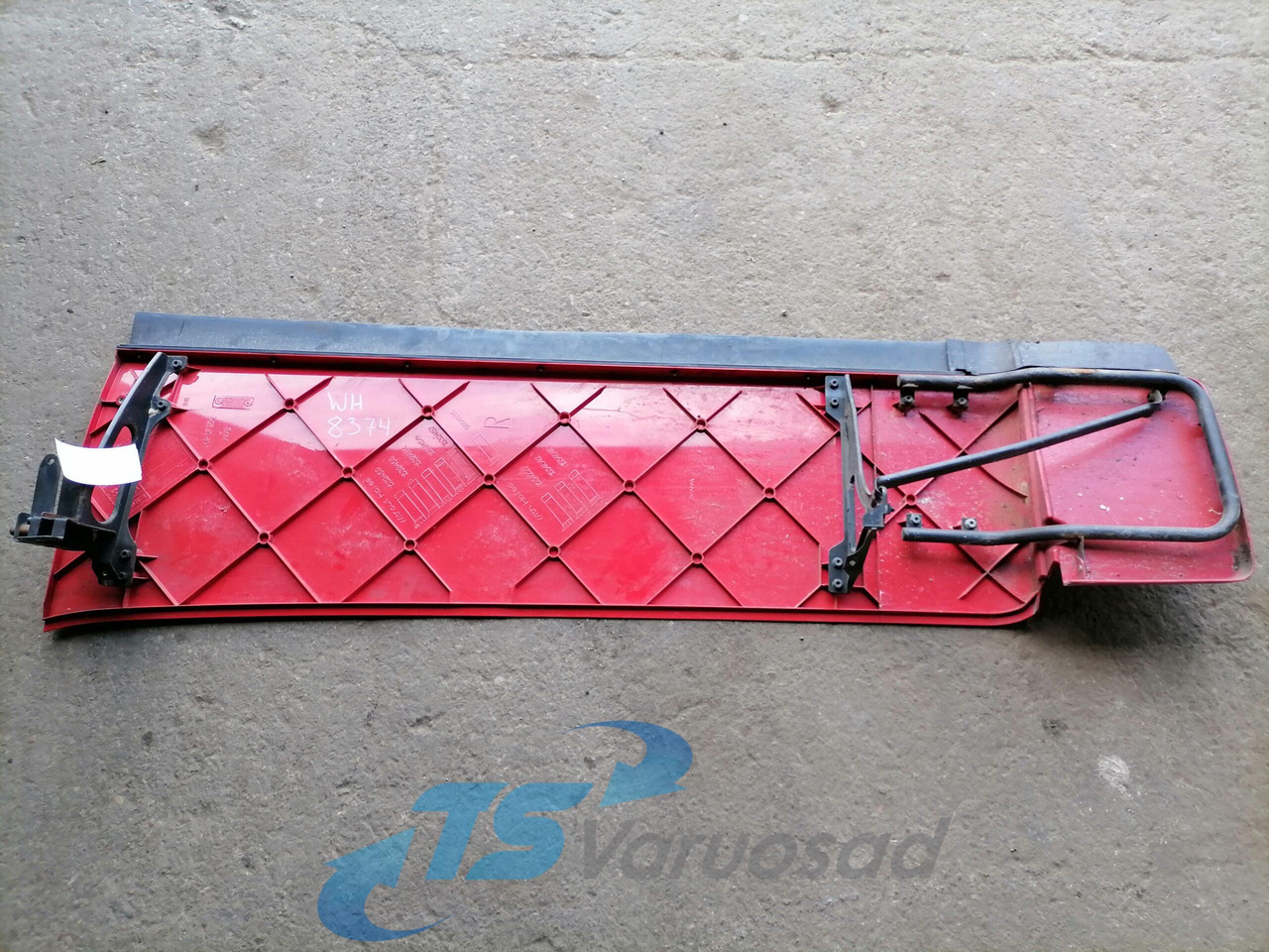 Scania Scania cab wind deflector, right side 1534229 - Aerodynamics/ Spoiler for Truck: picture 3 Scania Scania cab wind deflector, right side 1534229 - Aerodynamics/ Spoiler for Truck: picture 3