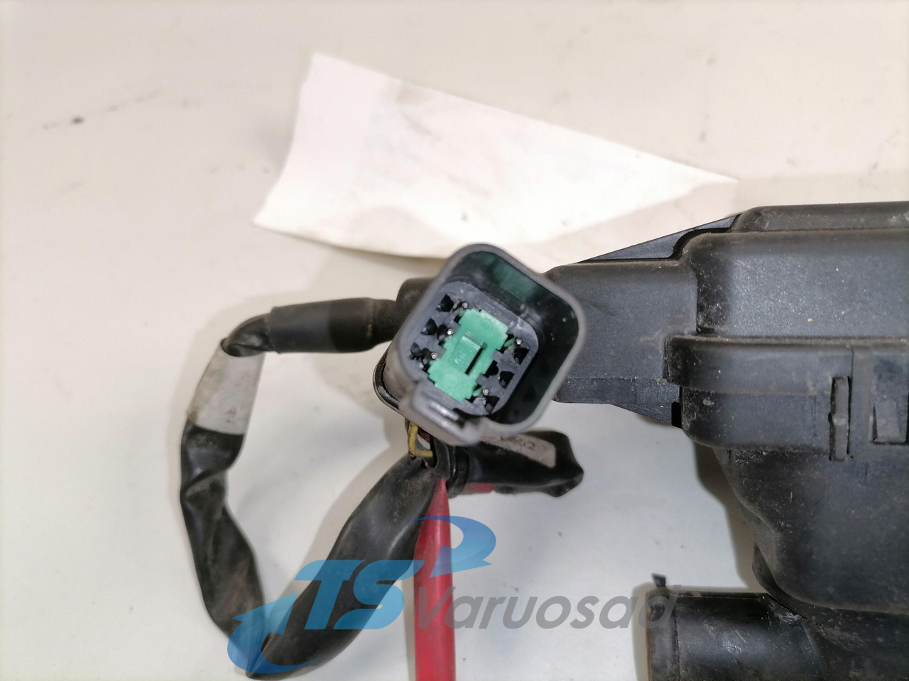 Scania Water valve 1793197 - Heating/ Ventilation for Truck: picture 3 Scania Water valve 1793197 - Heating/ Ventilation for Truck: picture 3