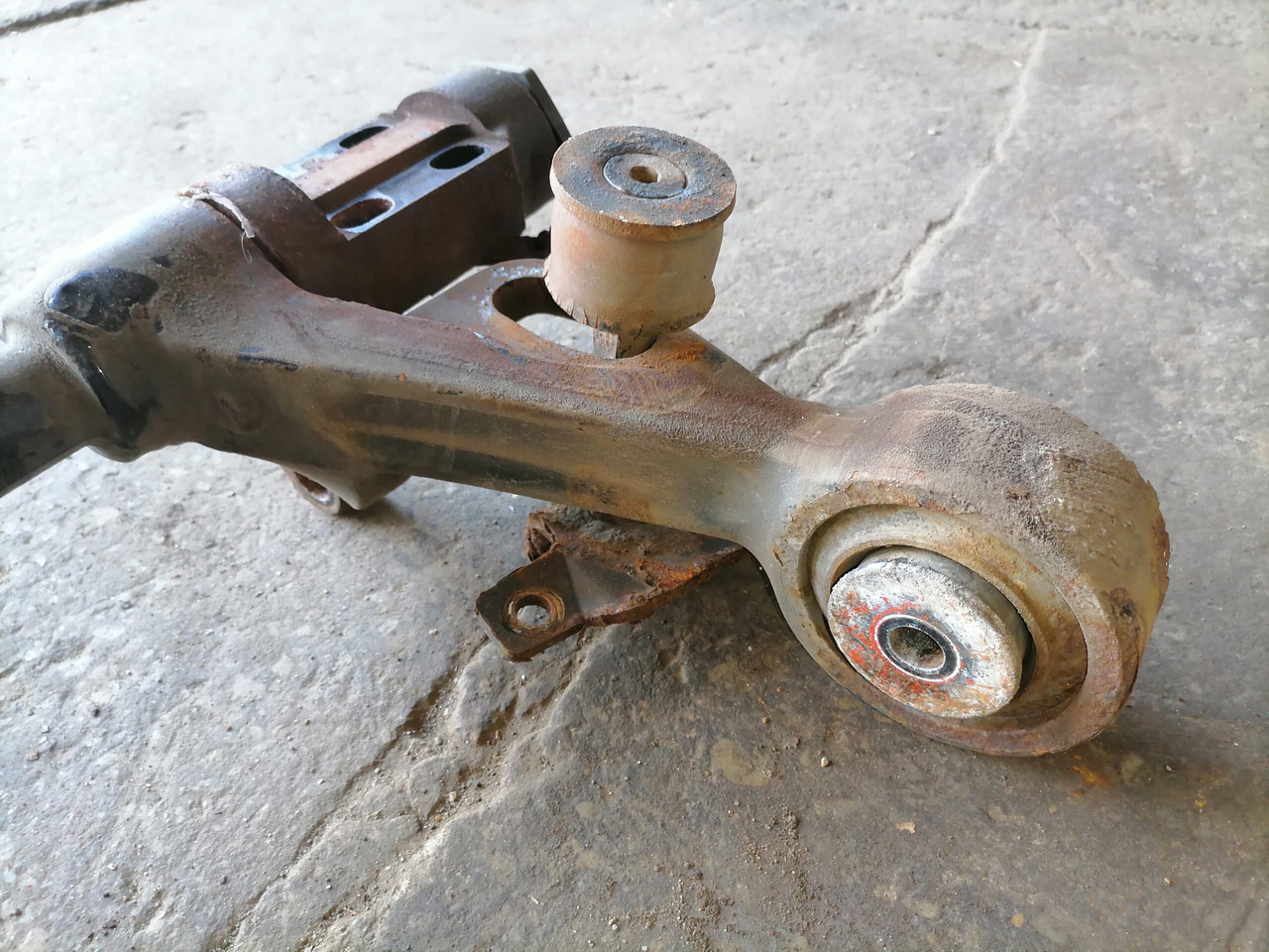 Volvo Anti-roll bar 3198853 - Cab suspension for Truck: picture 4 Volvo Anti-roll bar 3198853 - Cab suspension for Truck: picture 4