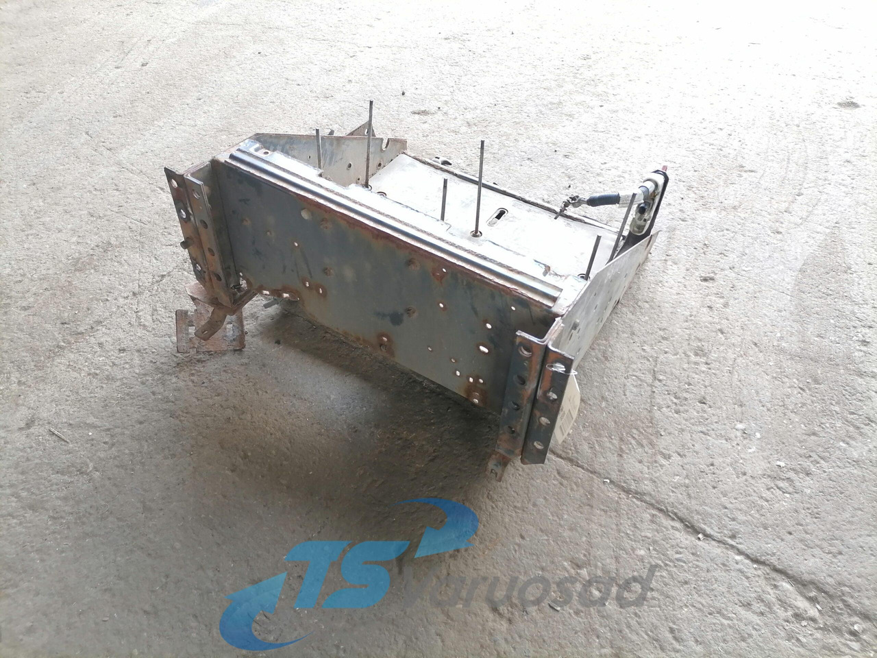 Volvo Battery box 21046415 - Battery for Truck: picture 3 Volvo Battery box 21046415 - Battery for Truck: picture 3