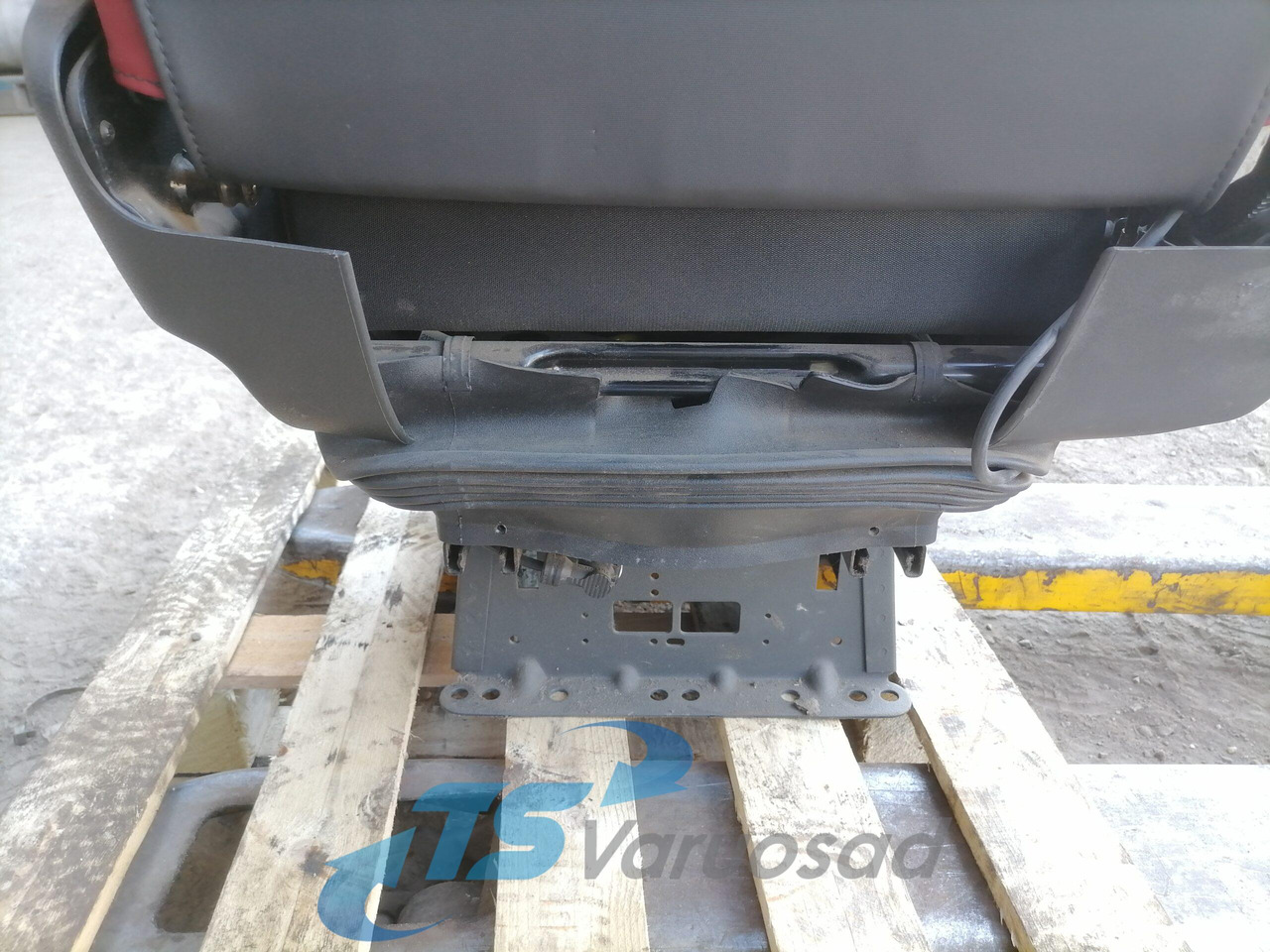 Volvo Passenger seat 82201647 - Seat for Truck: picture 5 Volvo Passenger seat 82201647 - Seat for Truck: picture 5