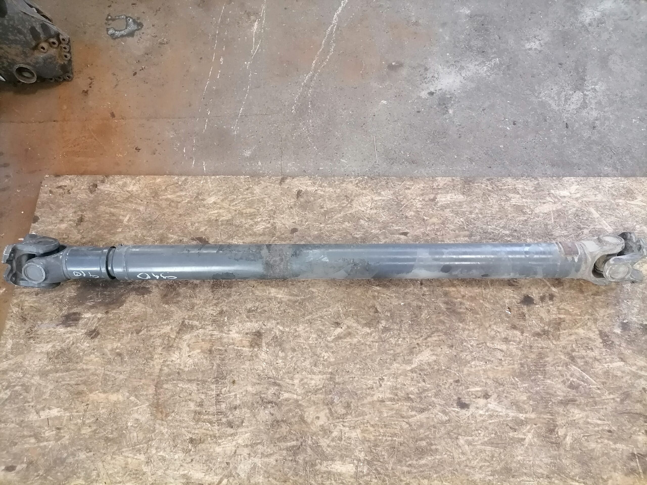 Volvo Propeller shaft 1067769 - Propeller shaft for Truck: picture 2 Volvo Propeller shaft 1067769 - Propeller shaft for Truck: picture 2