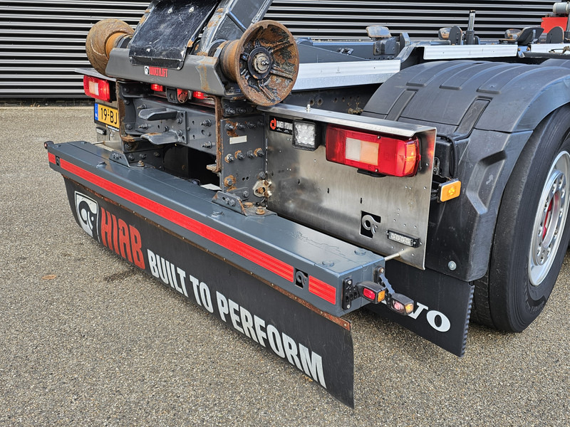 Hook lift truck, Crane truck Volvo FM 420 8x2 / HIAB HOOKLIFT + 30 t/m CRANE - KRAN: picture 13 Hook lift truck, Crane truck Volvo FM 420 8x2 / HIAB HOOKLIFT + 30 t/m CRANE - KRAN: picture 13