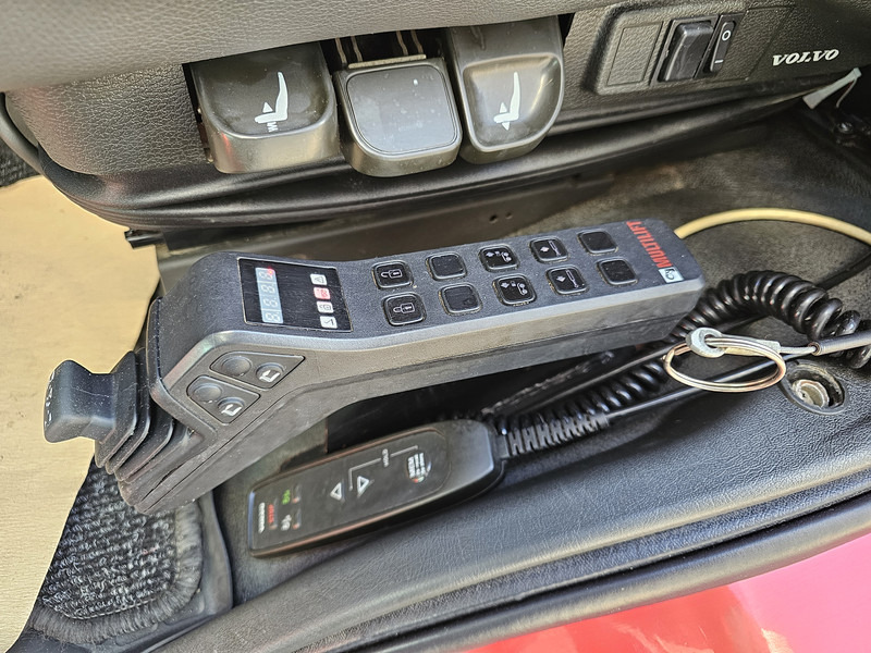 Hook lift truck, Crane truck Volvo FM 420 8x2 / HIAB HOOKLIFT + 30 t/m CRANE - KRAN: picture 19 Hook lift truck, Crane truck Volvo FM 420 8x2 / HIAB HOOKLIFT + 30 t/m CRANE - KRAN: picture 19